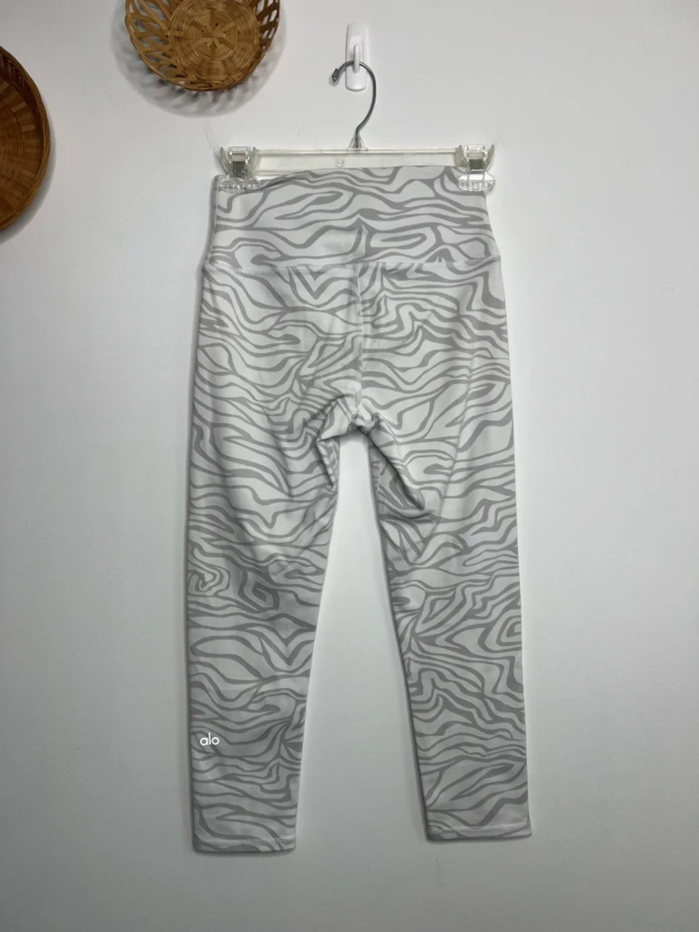 Alo Yoga Airbrush cropped workout leggings Size Small